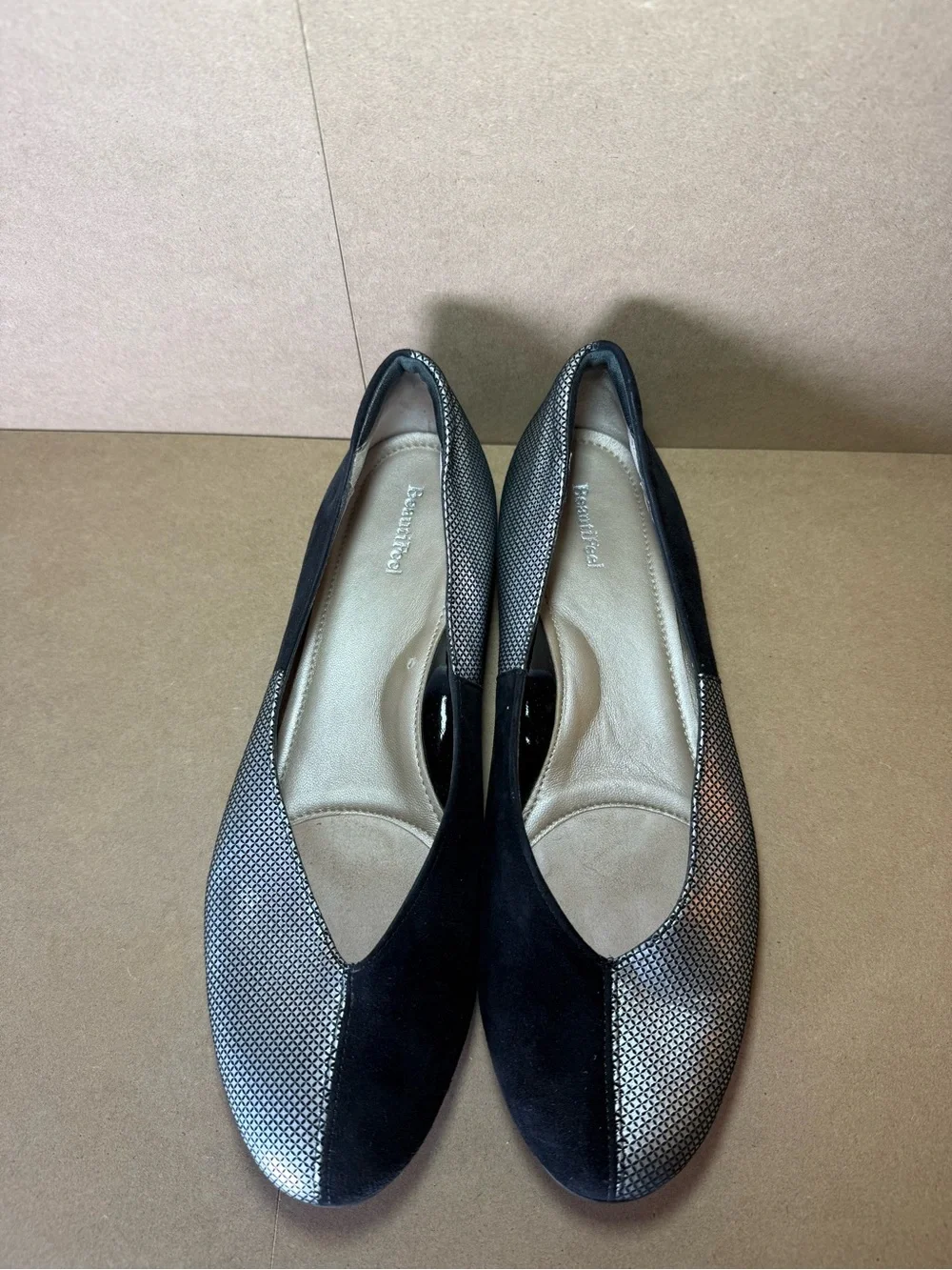BeautiFeel Amanda Ballet Flats Pewter Pizel Print Black Suede Size US 9/9.5 - Picture 2 of 10